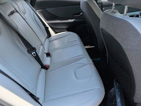 Used 2025 Hyundai Elantra Limited FWD image 30