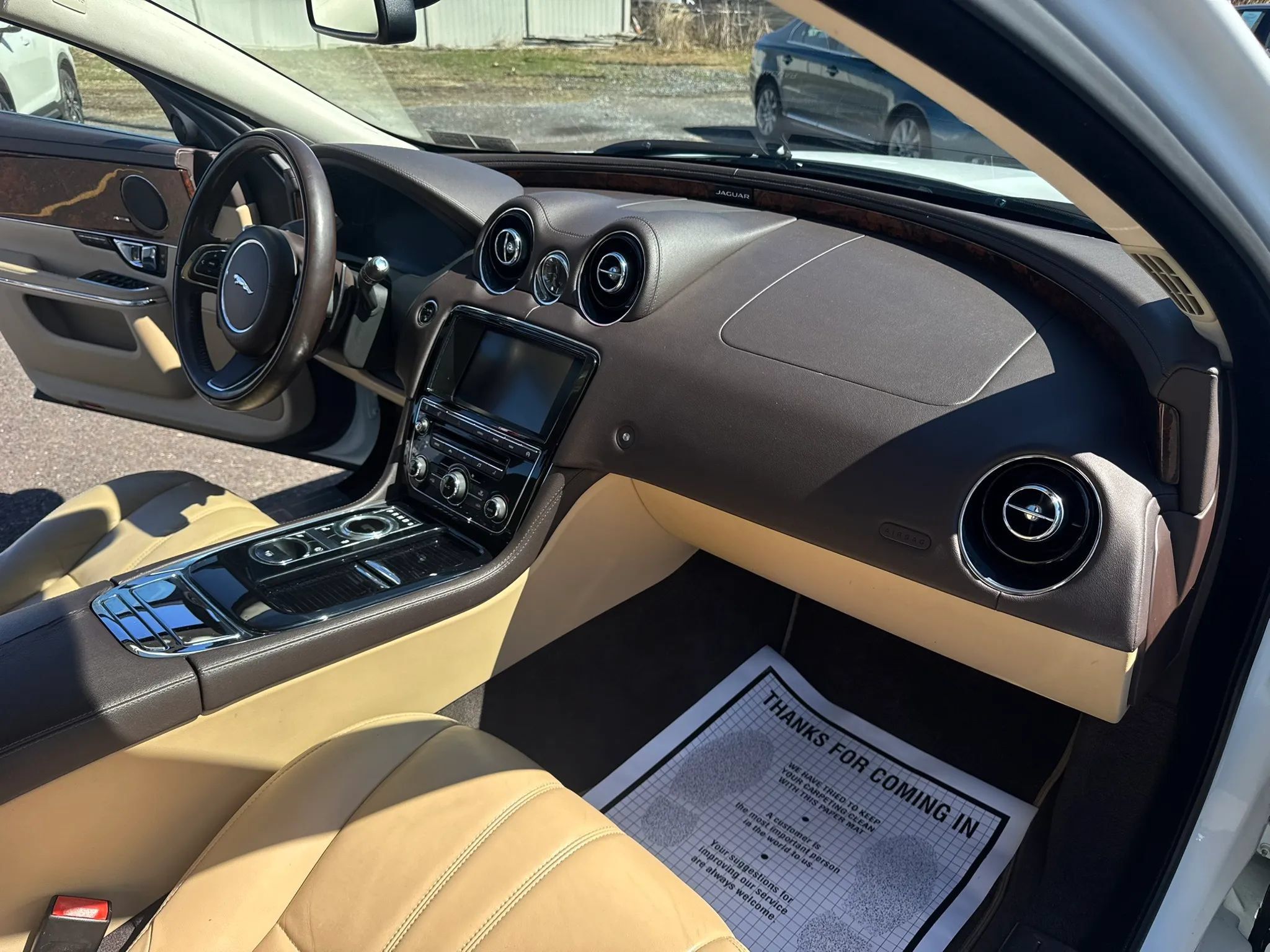 Used 2015 Jaguar XJ RWD image 22