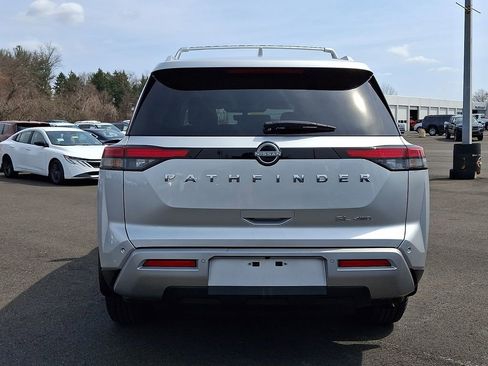 Certified 2023 Nissan Pathfinder SL image 5