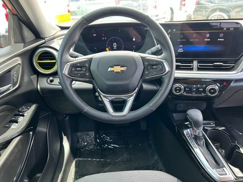 Used 2024 Chevrolet Trax LT w/ Driver Confidence Package FWD image 9