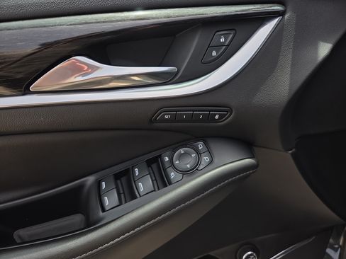 Used 2019 Buick Enclave Avenir w/ Avenir Technology Package FWD image 17
