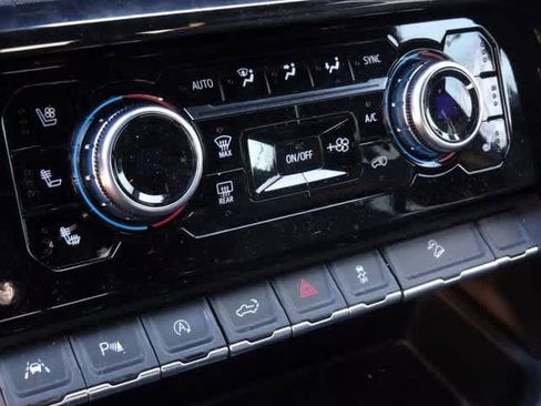 Used 2024 GMC Sierra 1500 AT4 image 14