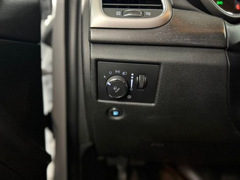 Used 2018 Jeep Grand Cherokee Altitude AWD/4WD image 24