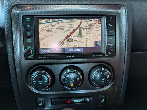 Used 2014 Dodge Challenger SXT image 28