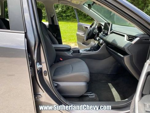 Used 2025 Toyota RAV4 LE AWD/4WD image 16