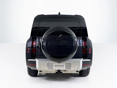 Used 2025 Land Rover Defender 130 S image 4