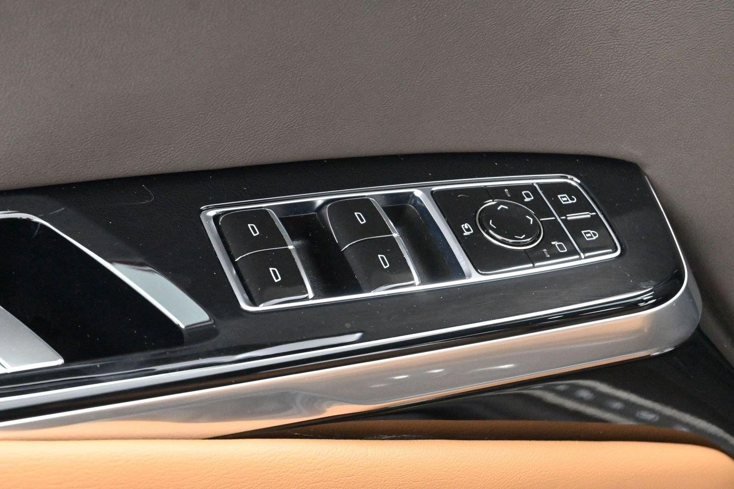 Certified 2025 Cadillac Escalade Premium Luxury AWD/4WD image 14