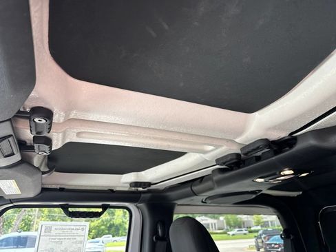 Used 2023 Jeep Wrangler Sport AWD/4WD image 21
