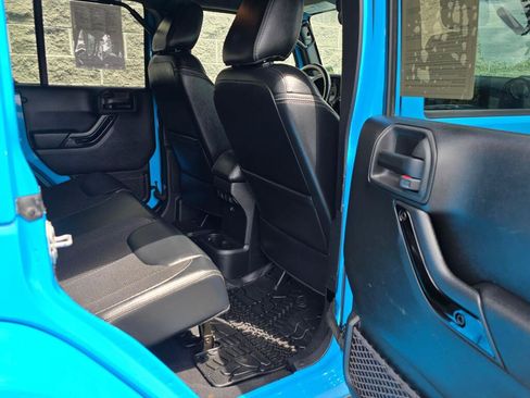 Used 2017 Jeep Wrangler Unlimited Sahara AWD/4WD image 21