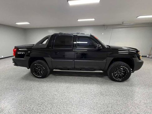 Used 2005 Chevrolet Avalanche Z71 w/ Sun And Sound Package image 2