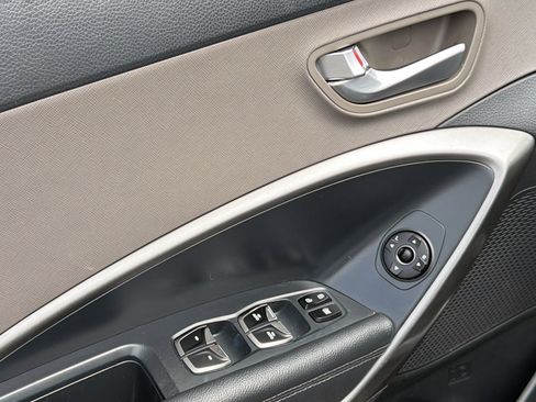 Used 2019 Hyundai Santa Fe XL SE FWD image 12