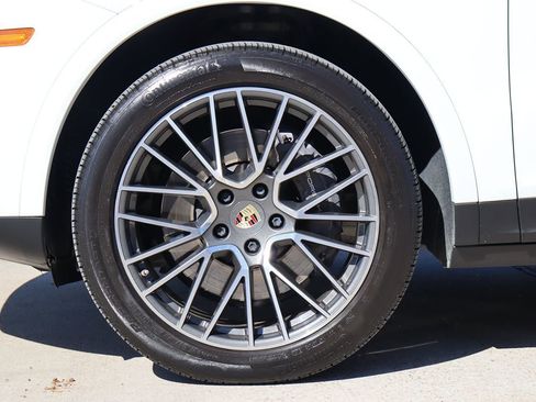 Used 2022 Porsche Cayenne Platinum Edition image 58