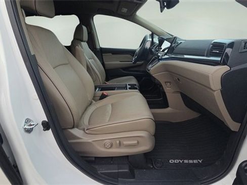 Used 2023 Honda Odyssey Elite image 13