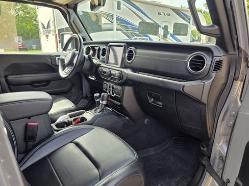Used 2022 Jeep Gladiator Overland w/ Popular Equipment Package AWD/4WD image 29