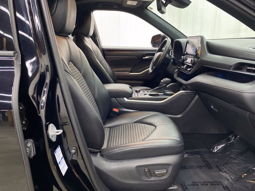 Used 2021 Toyota Highlander XSE AWD/4WD image 17