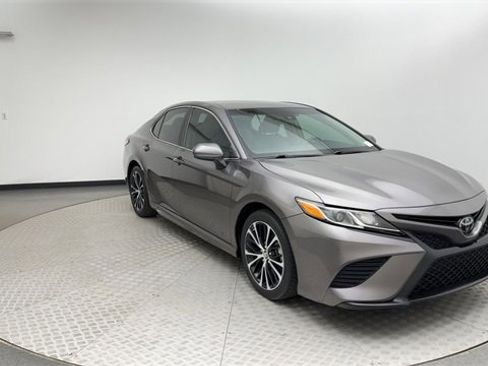 Used 2018 Toyota Camry LE image 8