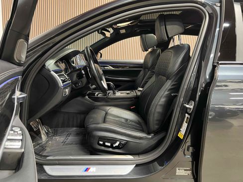 Used 2018 BMW 750i RWD image 6