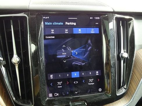 Used 2023 Volvo XC60 B5 Plus image 43