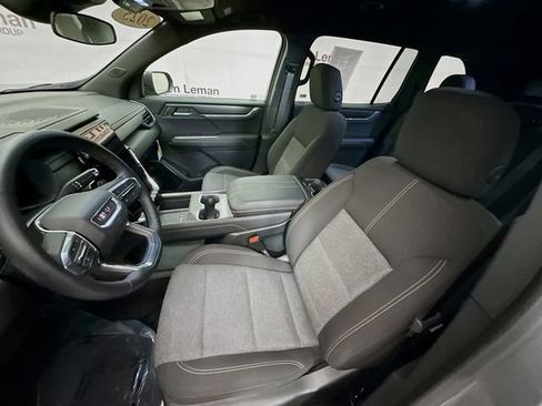 Used 2025 GMC Acadia Elevation image 24