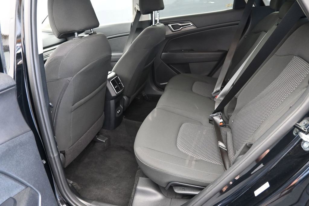 Used 2026 Kia Sportage LX FWD image 16