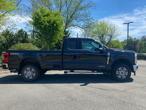 Used 2023 Ford F350 Lariat w/ FX4 Off-Road Package image 3