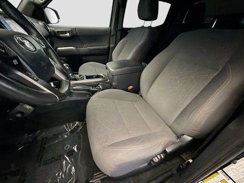 Used 2019 Toyota Tacoma TRD Off-Road w/ Technology Package image 11