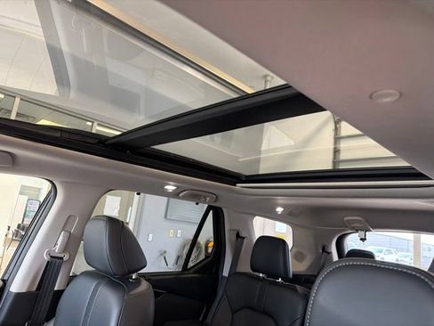Used 2023 Honda Pilot Touring image 2