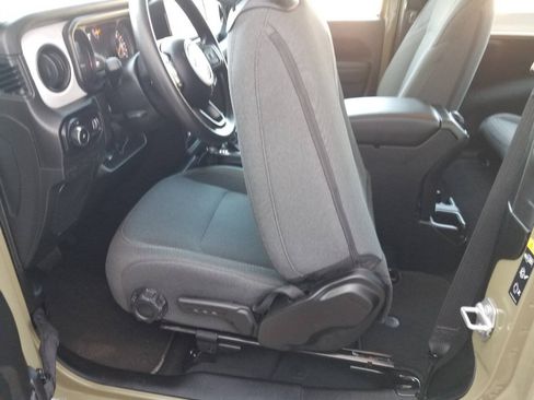 Used 2025 Jeep Wrangler Sport AWD/4WD image 12