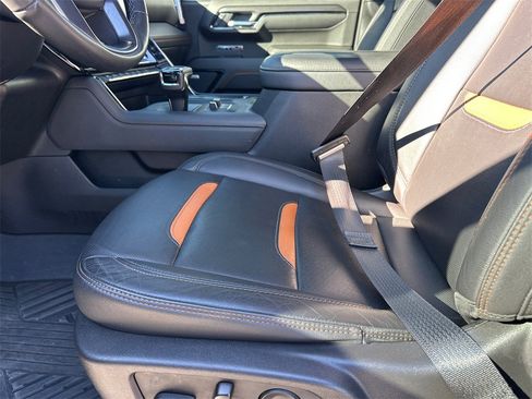 Used 2024 GMC Sierra 1500 AT4 w/ Technology Package image 10