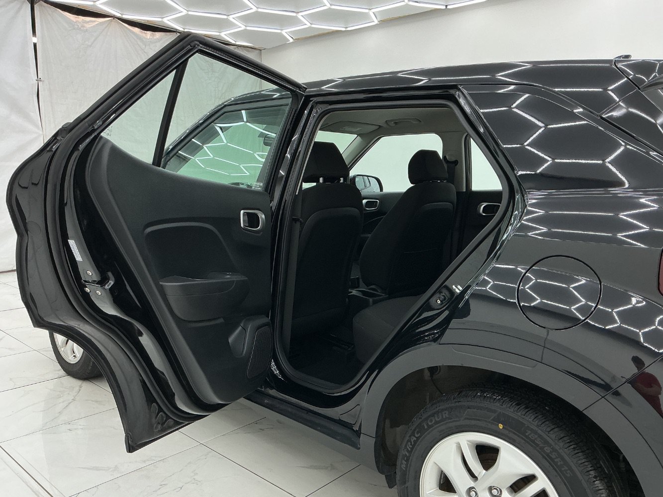 Used 2021 Hyundai Venue SE FWD image 22