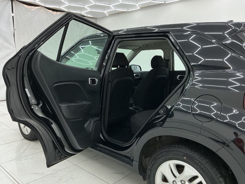Used 2021 Hyundai Venue SE FWD image 22