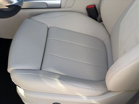 New 2026 Mercedes-Benz GLB 250 image 4