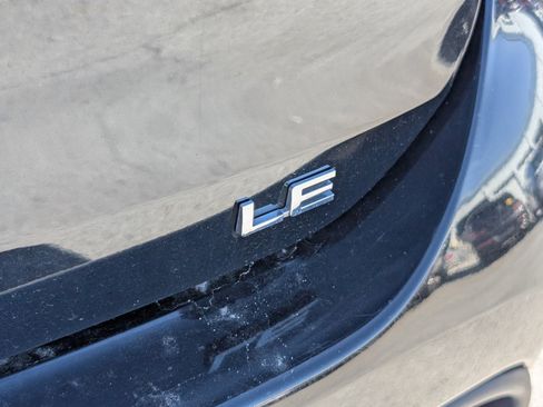 Used 2024 Toyota Highlander LE image 5