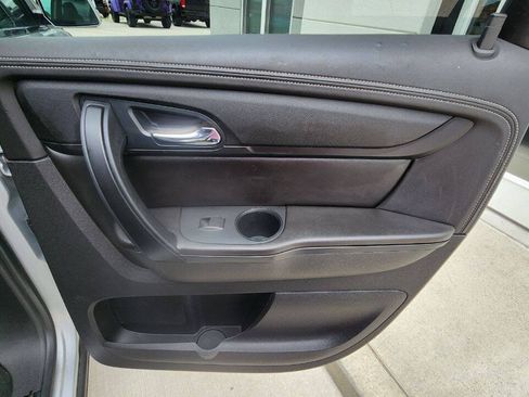 Used 2017 Chevrolet Traverse LT w/ Style and Technology Package FWD image 22