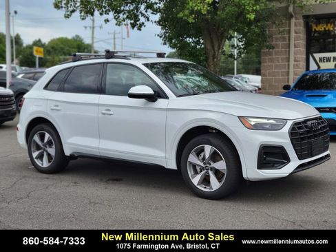 Used 2025 Audi Q5 2.0T Premium w/ Convenience Plus Package image 5