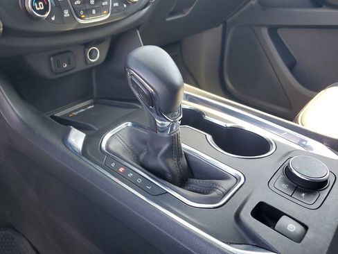 Used 2023 Chevrolet Traverse LT image 32