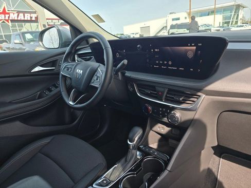 Used 2025 Buick Encore GX Preferred AWD/4WD image 10
