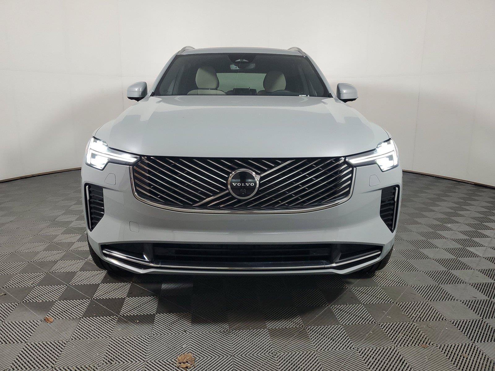 Certified 2026 Volvo XC90 B6 Plus AWD/4WD image 2