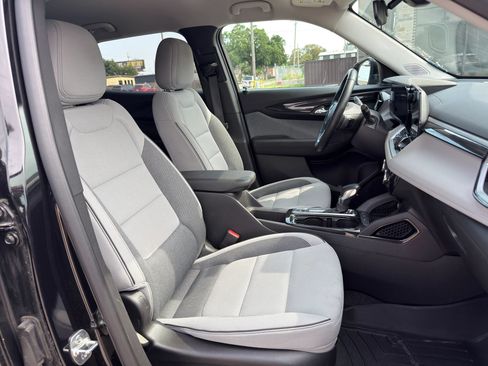 Used 2025 Chevrolet TrailBlazer LT w/ LT Cold Weather Package FWD image 23