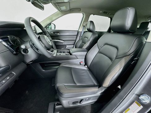 Used 2025 Nissan Pathfinder SL AWD/4WD image 21
