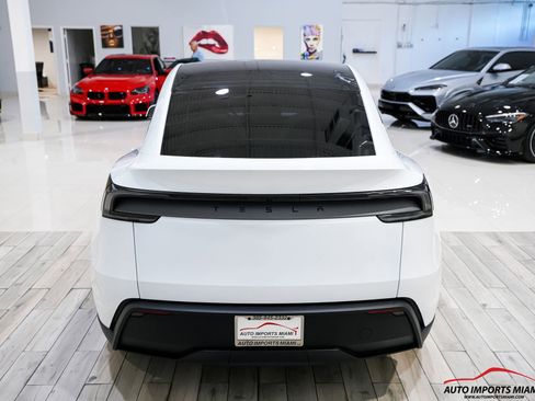 Used 2026 Tesla Model Y Long Range RWD image 18