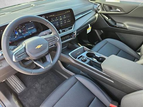 New 2026 Chevrolet Equinox LT w/ Convenience Package II FWD image 3