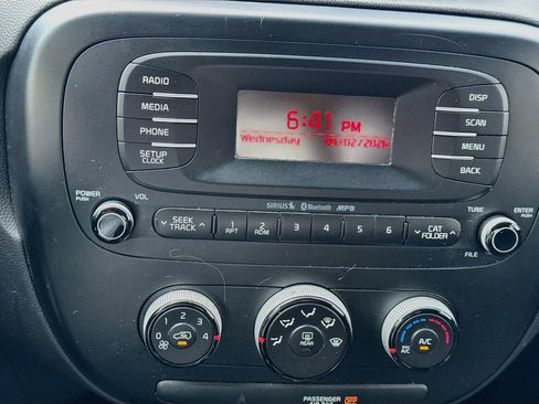 Used 2016 Kia Soul FWD image 15