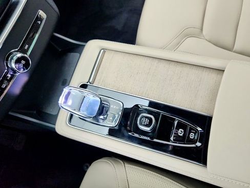 New 2026 Volvo XC90 B6 Plus w/ Protection Package Premier image 22