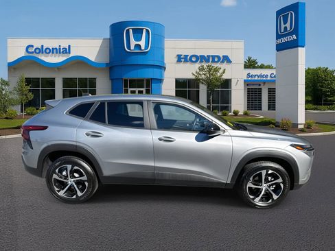 Used 2024 Chevrolet Trax RS w/ Driver Confidence Package image 8