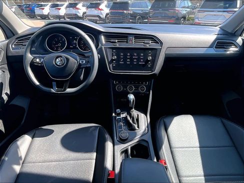 Used 2020 Volkswagen Tiguan SE image 21