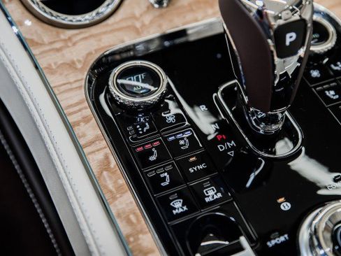 Used 2021 Bentley Continental GT V8 image 15