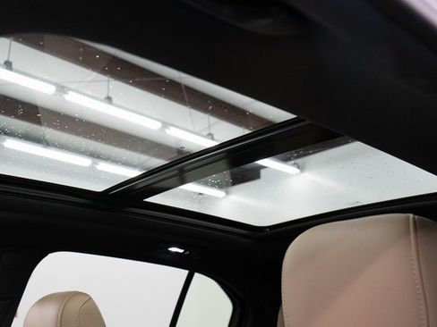 Used 2024 Cadillac XT4 Premium Luxury image 4