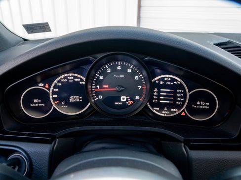 Certified 2023 Porsche Cayenne Platinum Edition image 17