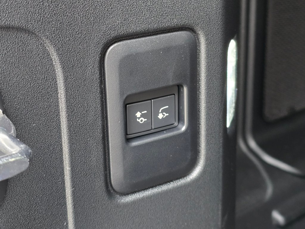 New 2026 Land Rover Defender 110 X-Dynamic SE AWD/4WD image 13